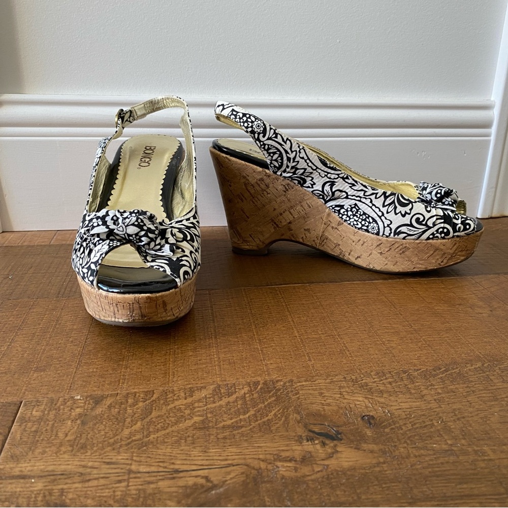 BONGO Black and White Wedge Sandals